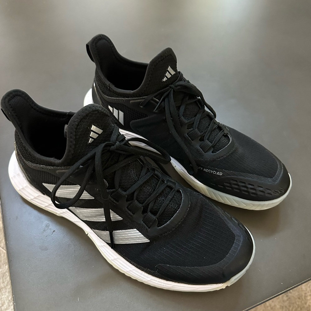 Adidas Ubersonic light strike tennis shoes